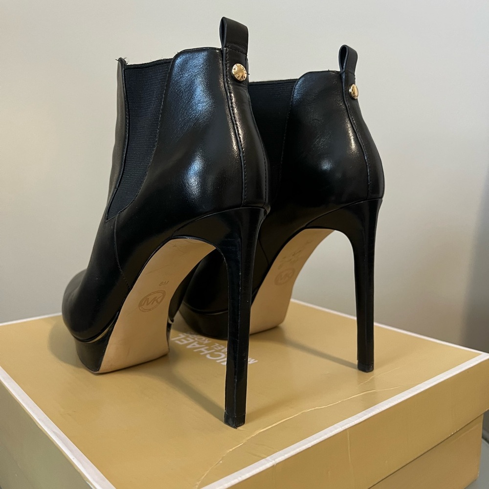 Michael Kors Meadow Bootie (8M black leather)